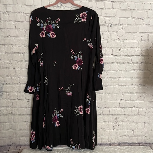 NWOT! Torrid Floral Dress - Picture 8 of 10